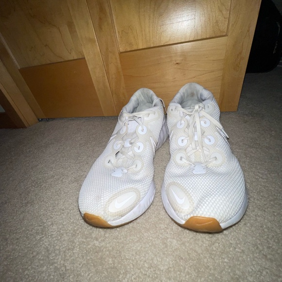 Nike Men's Athletic Shoes in White and Cream - Picture 2 of 4